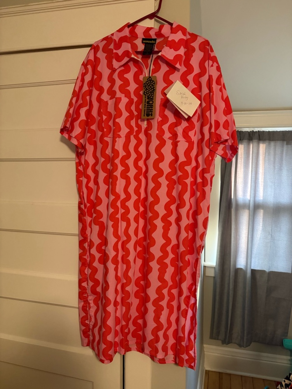 Nooworks pink squiggle work dress is size 4* XL